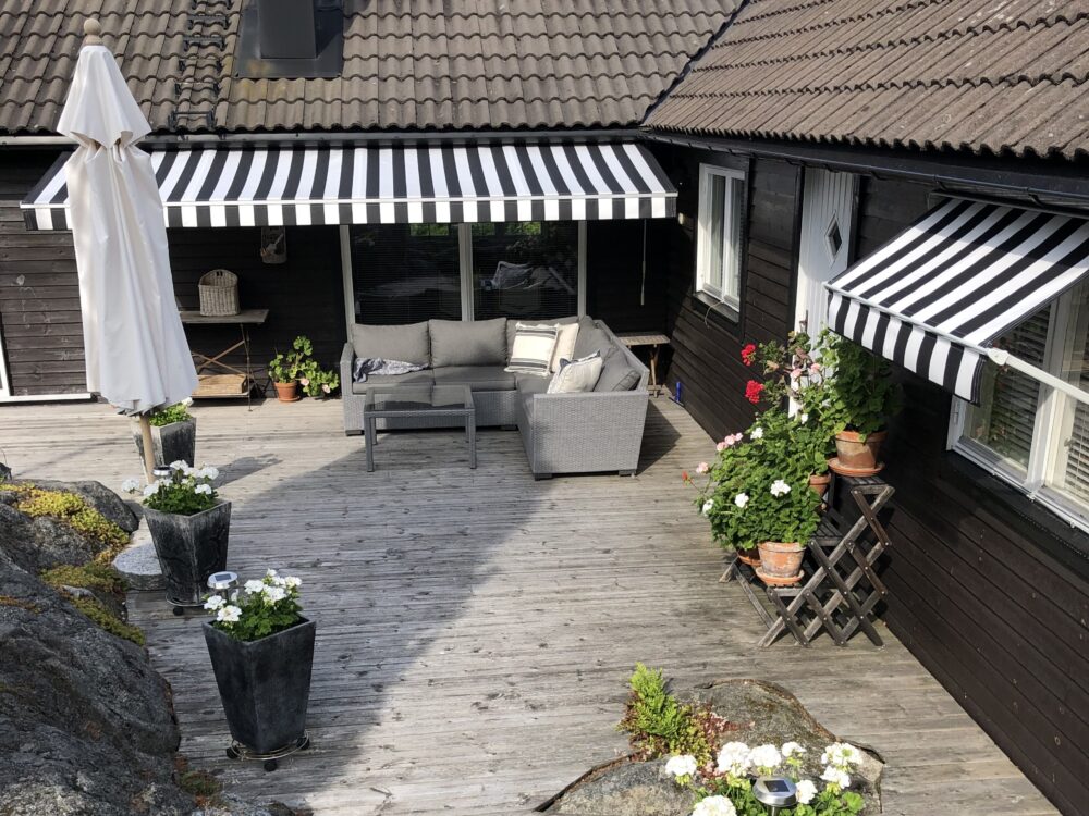 Fönstermarkis samt Uppsydd markisduk, Sandatex markisväv nr. 790, rak kappa