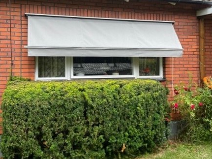 Uppsydd markisduk till befintlig fönstermarkis. Sandatex markisväv nr. 94-97